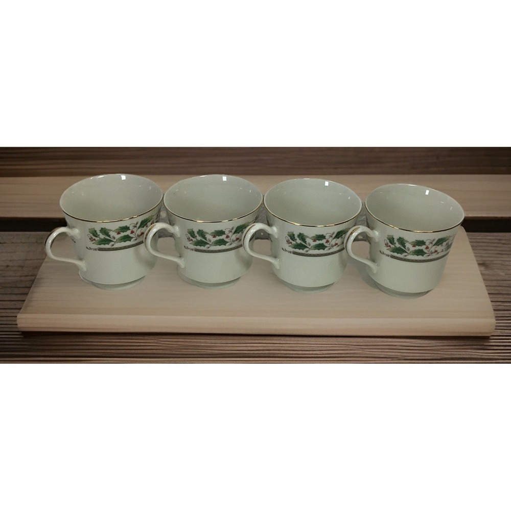 Royal Limited Holly Holiday Set‎ of 4 Coffee Mugs Christmas Cups Japan 🎄